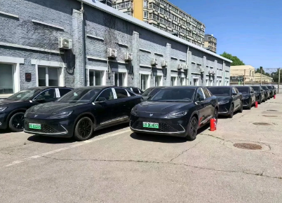 網約車、高回報、合規(guī)新能源網約車.巡游車.首汽.滴滴.陽光AA等平臺